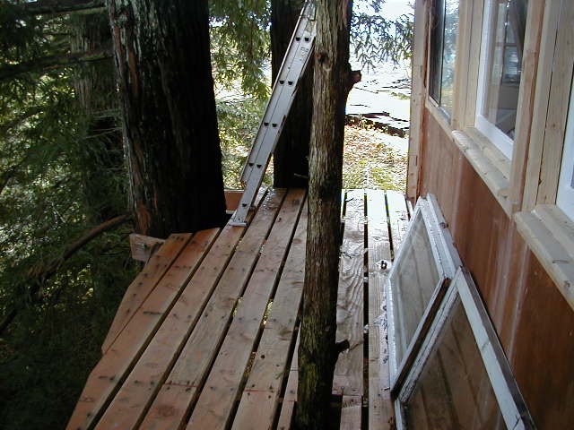 Treehouse deck2